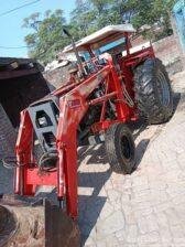 Massey Ferguson 385 with bucket