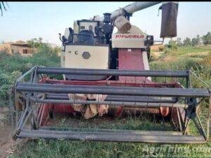 FM WORLD COMBINE HARVESTER