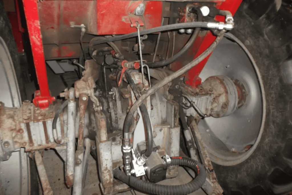 Massey Ferguson 385 (2WD)| Detailed Overview 5 Hydraulics and PTO